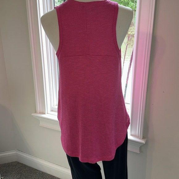 Cute Z Supply Racerback Bright Pink V-neck Tank, Medium, EUC - Picture 4 of 6